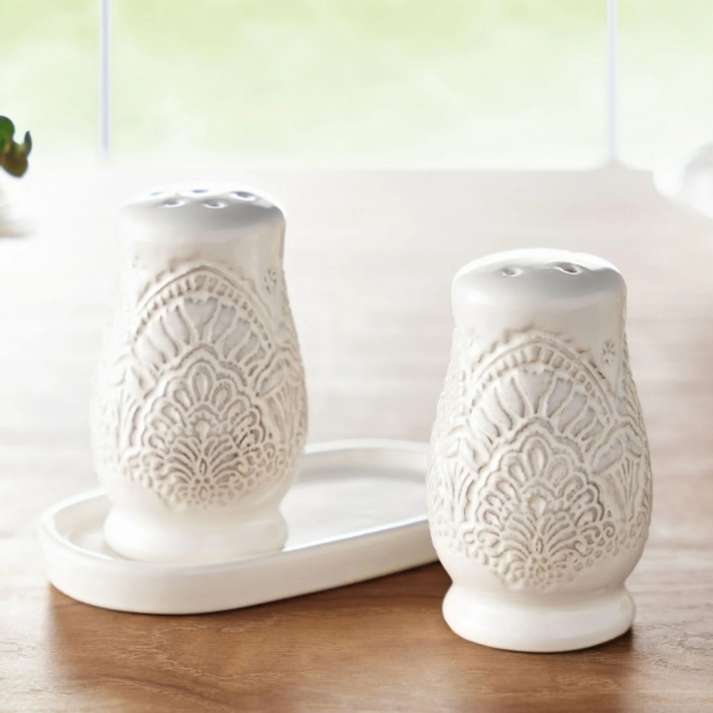 ❤️ New 2025 Pioneer Woman Vintage Lace  Cream Salt and Pepper Shakers